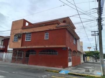 Casa · 210m² · 3 Recámaras · 2 Estacionamientos · Casa en Venta con Una Ubicación Estratégica