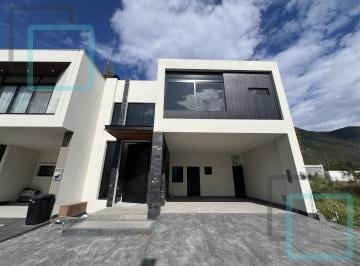 Casa · 260m² · 3 Recámaras · 2 Estacionamientos · Casa en Venta Los Cristales Zona Carretera Nacional Monterrey