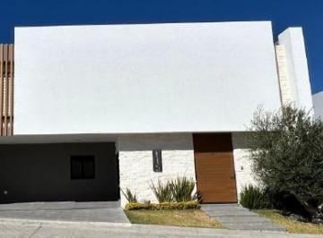 Casa · 280m² · 3 Recámaras · 2 Estacionamientos · Exclusiva Residencia en Lomas del Molino Iii: Lujo y Seguridad en La Zona Dorada
