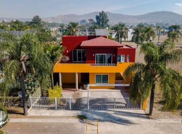 Casa · 228m² · 4 Recámaras · 3 Estacionamientos · Excelente Propiedad en Fraccionamiento 3 Reyes