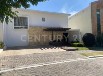 Casa · 305m² · 3 Recámaras · 3 Estacionamientos · Venta de Casa en Lomas de Angelopolis Cluster 777 con Jardin