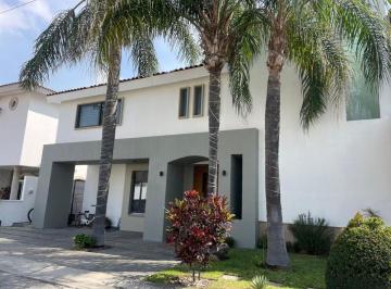 Casa de 3 habitaciones, Zapopan · Casa en Venta Jardin Real - Coto 6 249