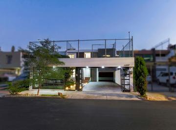 Casa de 3 habitaciones, Zapopan · Residencia 290 m² Terraza, Cantina y Hasta 6 Estacionamientos. Jardines del Sol.