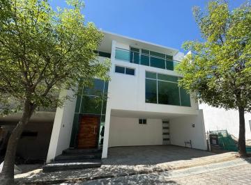 Casa · 275m² · 3 Recámaras · 2 Estacionamientos · Casa en Venta Lomas de Angelópolis, Parque Cuernavaca.