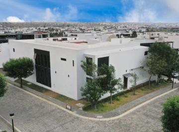 Casa · 630m² · 5 Recámaras · 6 Estacionamientos · Casa en Venta en Parque Potosí, Lomas de Angelópolis, Puebla