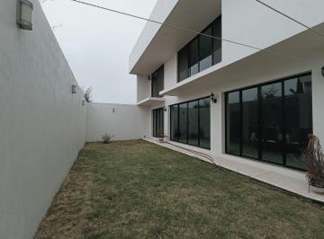 Casa · 315m² · 5 Recámaras · 3 Estacionamientos · Casa en Venta en Campestre San Rafael, Puebla.