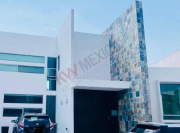 Casa · 318m² · 3 Recámaras · Casa en San Bernardino Tlaxcalancingo, Puebla