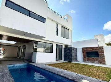 Casa · 336m² · 3 Recámaras · 2 Estacionamientos · Casa en Lomas de Juriquilla