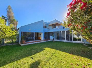 Casa de 3 habitaciones, Zapopan · Casa en Esquina en Venta en Jardines de Guadalupe