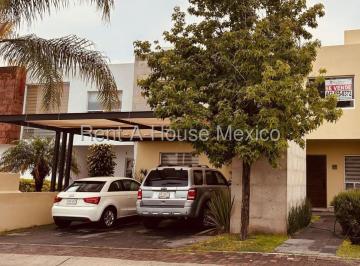 Casa de 4 habitaciones, Querétaro · Casa con Amplio Jardin en El Refugio