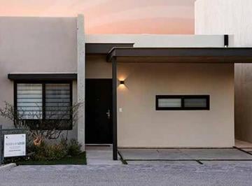 Casa · 100m² · 2 Recámaras · 2 Estacionamientos · Casa en Venta, en Altozano Nueva Laguna