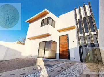 Casa · 189m² · 3 Recámaras · 2 Estacionamientos · Exclusiva Casa, Diseño de Autor