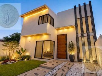 Casa · 189m² · 3 Recámaras · 2 Estacionamientos · Exclusiva Casa, Diseño de Autor
