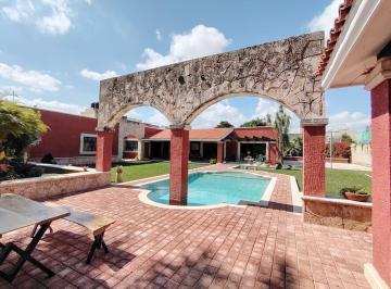 Casa · 860m² · 4 Recámaras · 6 Estacionamientos · Espectacular Casa en Venta con Terreno de 1978 m² en Benito Juarez Norte (Fvc - 2779)