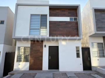 Casa · 92m² · 3 Recámaras · 2 Estacionamientos · Casa en Renta en Bosque de Cipres, Chihuahua
