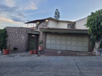 Casa · 368m² · 4 Recámaras · 2 Estacionamientos · Casa en Venta Cumbres de Arbide, León Gto