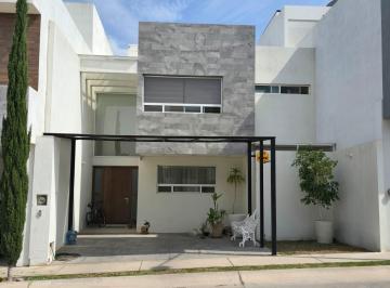 Casa · 232m² · 5 Recámaras · 2 Estacionamientos · Casa en Venta en San Angel I