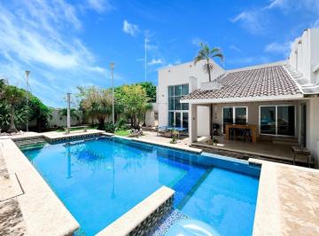Casa · 630m² · 3 Recámaras · 4 Estacionamientos · Casa en Playas del Conchal