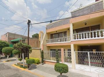 Casa de 6 habitaciones, Tlalnepantla de Baz · Casa en Venta en Calle Zahuatlan, Colonia La Romana, Tlalnepantla