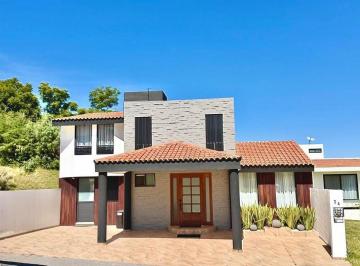 Casa · 240m² · 3 Recámaras · 3 Estacionamientos · Casa en Venta en Gran Reserva en Lomas de Ángelópolis!