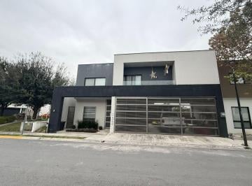 Casa · 380m² · 3 Recámaras · 3 Estacionamientos · Casa en Venta en La Encomienda, General Escobedo, Nuevo Leon