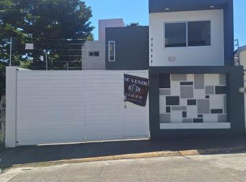 Casa en Venta de 3 habitaciones  · Coatepec Ver Nueva 3 Recamaras Amplio Jardin, Fracc. con Vig. Cerca Bodega Aurrera