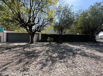 Casa de 4 habitaciones, Zapopan · Casa de Lujo con + 1000 m² de Terreno en Las Fuentes con Alberca en Venta