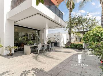 986b28c1ebdd84571bdaaf2473b1c1b5a221ea7795431cb001f78933d5f43d55 · Residencia con Arquitectura Envolvente y Jardín Central en Bosques de Las Lomas