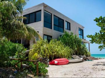 Casa · 1130m² · 12 Recámaras · Villa de Lujo Frente Al Mar en Holbox | 12 Habitaciones, 1,130 m² y Alto Rendimiento Comprobado