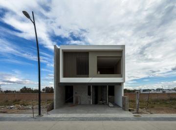 Casa en condominio · 250m² · 3 Recámaras · 2 Estacionamientos · Casa Nueva en Venta en Estanza (Norte de Ags)