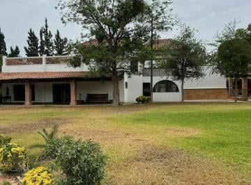 Casa · 450m² · 3 Recámaras · 3 Estacionamientos · Excelente Oportunidad en Fraccionamiento Residencial