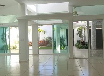 Casa · 295m² · 3 Recámaras · 2 Estacionamientos · Casa Sola de un Nivel en Venta en San Jerónimo, Cuernavaca