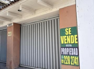 Casa · 336m² · 2 Estacionamientos · Casa y Propiedad Comercial en Venta