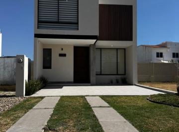 Casa · 172m² · 3 Recámaras · 2 Estacionamientos · Casa en Pre - Venta, en Mayorca