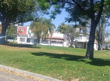 Casa en condominio de 3 habitaciones, San Juan del Río · Casa en Venta en Claustros del Rio. Una Planta, Frente a Jardin