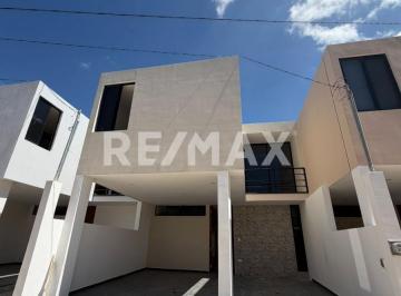 Casa · 255m² · 3 Recámaras · 2 Estacionamientos · Casa en Venta en Temozon Norte - (4)