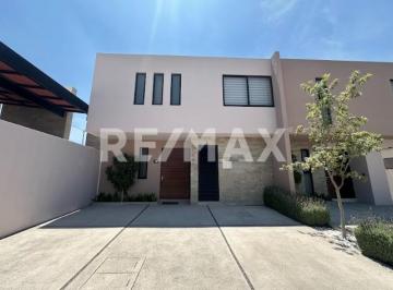 Casa en condominio · 151m² · 3 Recámaras · 2 Estacionamientos · Casa en Venta en Altos del Marques - (4)
