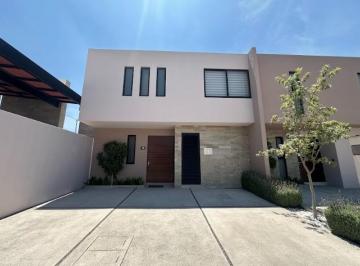 Casa en condominio · 151m² · 3 Recámaras · 2 Estacionamientos · Casa en Venta en Altos del Marques - (4)