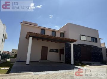 Casa en condominio · 336m² · 4 Recámaras · 4 Estacionamientos · Casa en Condominio Para Estrenar