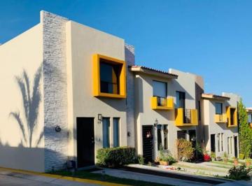 Casa de 3 habitaciones, Tlajomulco de Zúñiga · Casa en Altea a un Costado de La Piramide de La Loma