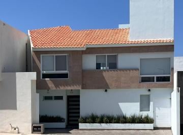 Casa · 265m² · 4 Recámaras · 2 Estacionamientos · Casa en Venta en Alto Lago – 4 Recámaras – Roof Garden – $5,200,000