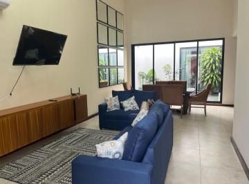 Casa · 205m² · 3 Recámaras · 2 Estacionamientos · Casa - Fraccionamiento Peñón de Las Cumbres