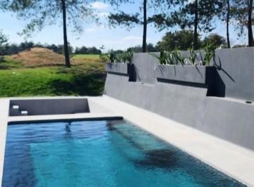 Casa de 4 habitaciones, León · Venta de Casa en El Bosque Cowntry Club con Alberca