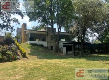 Casa · 1200m² · 5 Recámaras · 8 Estacionamientos · Casa en Club de Golf Los Encinos
