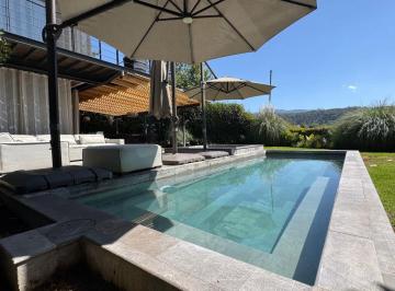 Casa de 4 habitaciones, Valle de Bravo · Casa en Venta con Vista a Las Montañas en Valle de Bravo