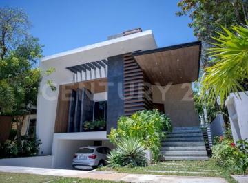 Casa · 401m² · 5 Recámaras · 4 Estacionamientos · Residencia de Lujo en Ciudad Mayakoba: Solárium, Jacuzzi y Espacios Generosos