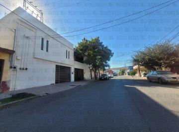 Oficina · 538m² · 10 Estacionamientos · Edificio Comercial con 12 Oficinas en Venta en Zona Centro, a 1 Cuadra y Media de Félix U. Gómez y a