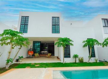 Casa · 297m² · 3 Recámaras · 2 Estacionamientos · Casa Equipada en Venta en Privada Canaria Al Norte de Merida.