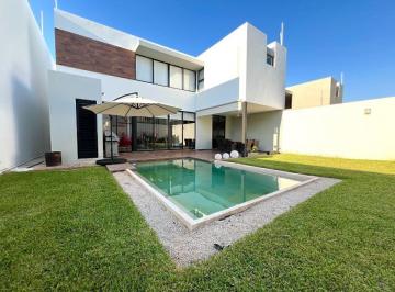 Casa · 252m² · 3 Recámaras · 2 Estacionamientos · Casa en Venta en Privada Tamora Equipada, Conkal.