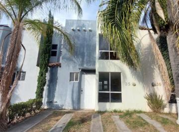 Casa · 70m² · 3 Recámaras · 1 Estacionamiento · Casa en Venta en Altus Quintas